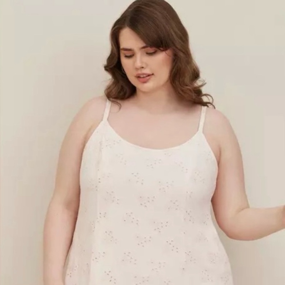 NWT Torrid Beige Eyelet sleeveless Trapeze Mini Dress 2x 2 Crepe Light Pink